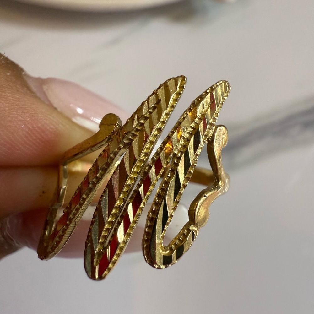 10k Solid Gold Ring - image 1